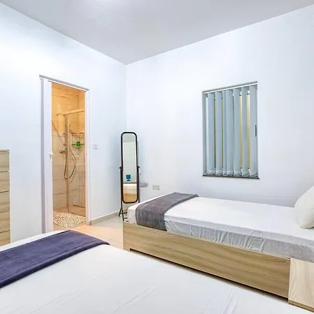 Modern 3 Bedroom Maisonette In The Heart Of Swieqi Апартаменты *