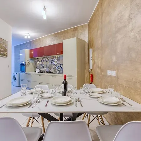 Апартаменты Modern 3 Bedroom Maisonette In The Heart Of Swieqi Is-Swieqi