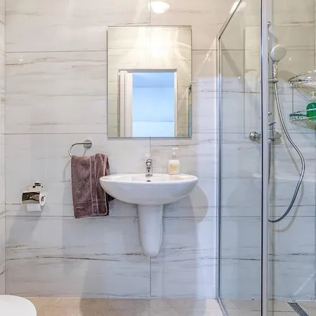 Апартаменты Modern 3 Bedroom Maisonette In The Heart Of Swieqi