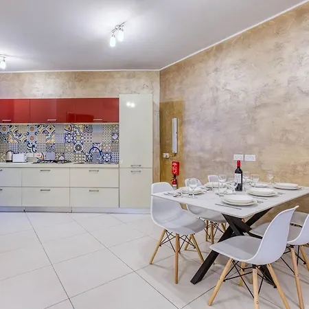 Апартаменты Modern 3 Bedroom Maisonette In The Heart Of Swieqi *