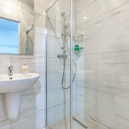 Modern 3 Bedroom Maisonette In The Heart Of Swieqi Апартаменты Is-Swieqi